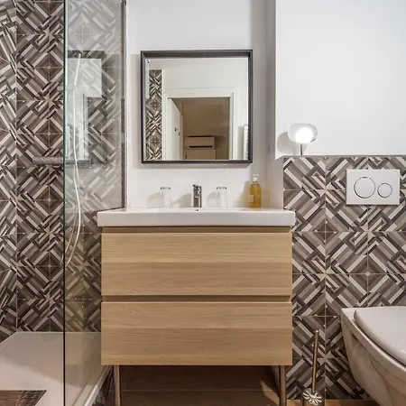 10 & 11 By Des Lices דירה