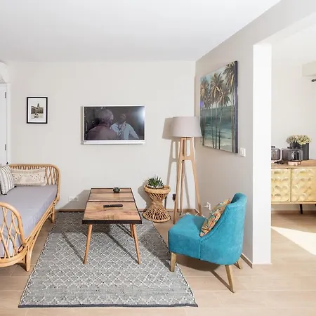 10 & 11 By Des Lices סן טרופז