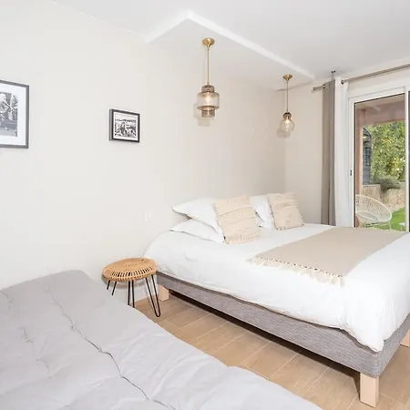 アパート 10 & 11 By Des Lices